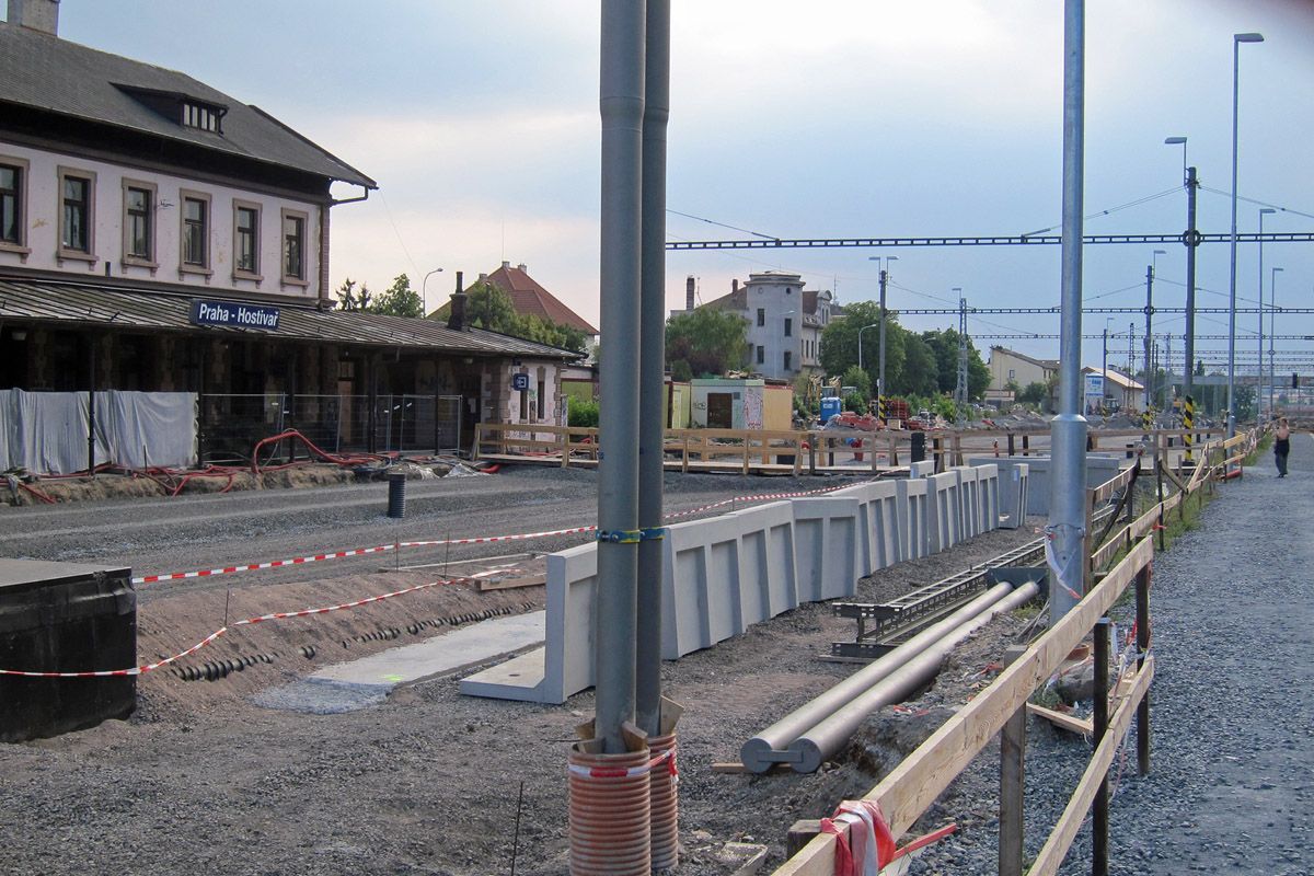 P�ed V.B. se stav� 2.n�st. (zde bude jazykov�) 