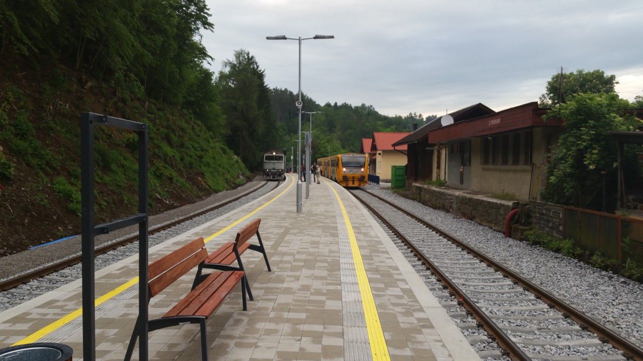 Dnes ve�er J�lov� u Prahy