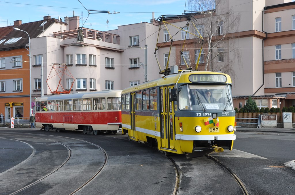 Souprava tramvají T3 PX č. 187/192 na křižovatce Klatovská x Kaplířova, Plzeň, 15.12.2019
