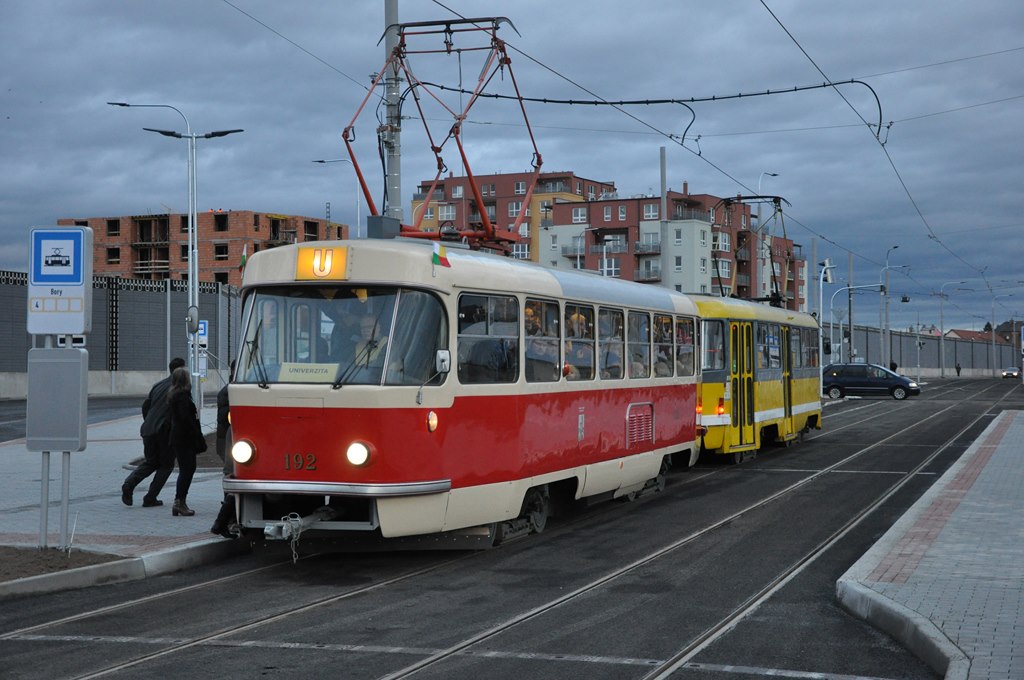Souprava tramvaj T3 . 192/187 s prvnmi cestujcmi na konen Bory. Plze, 15.12.2019