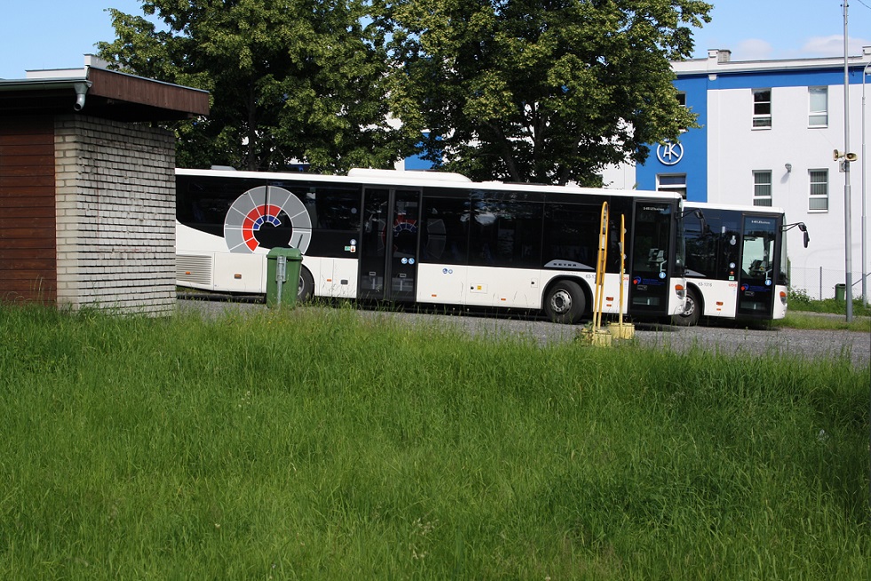 Odstavené autobusy na zastávce Frenštát pod Radhoštěm, žel. st.