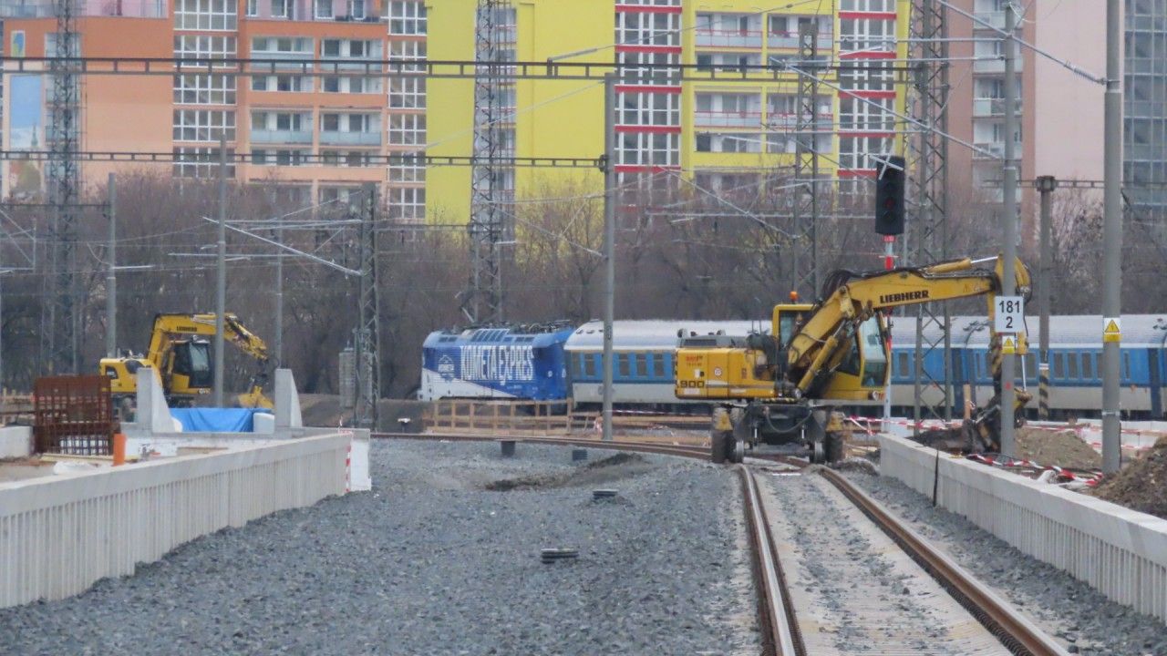 Praha-Eden 21.2.2019: ale z�zra�n� kometa uh�n� po jin� koleji
