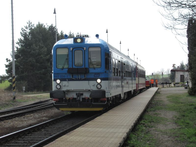 Ve 13:54 h je souprava p�ipravena k odjezdu sm�r Brno (nebo do Zast�vky a odtamtud pak na Os 4847?)