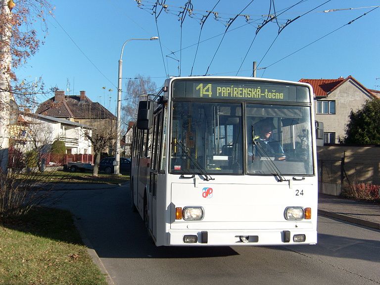 2/14 (24) s obsazen�m vozu 41