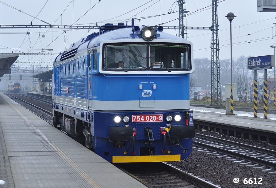 754 028-9 proj�d� Z�b�eh na Morav� jako Lv76349 do Bohum�na, 2.1.2012