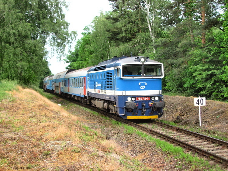 Os 4834 s tout� soupravou (dojela jen do N�m., d�le do Kra na 4815 a zp�t do JI na 4816)