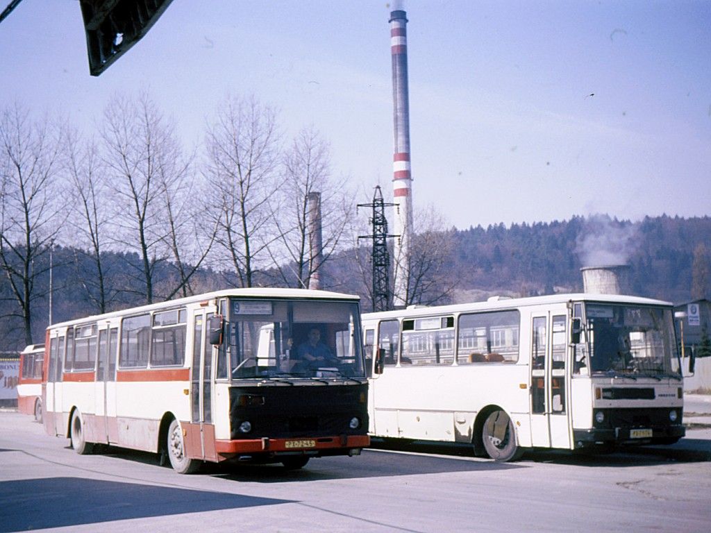 19.4.1996 l.9 (aut.stanica) autobus v pozad je PX-75-74
