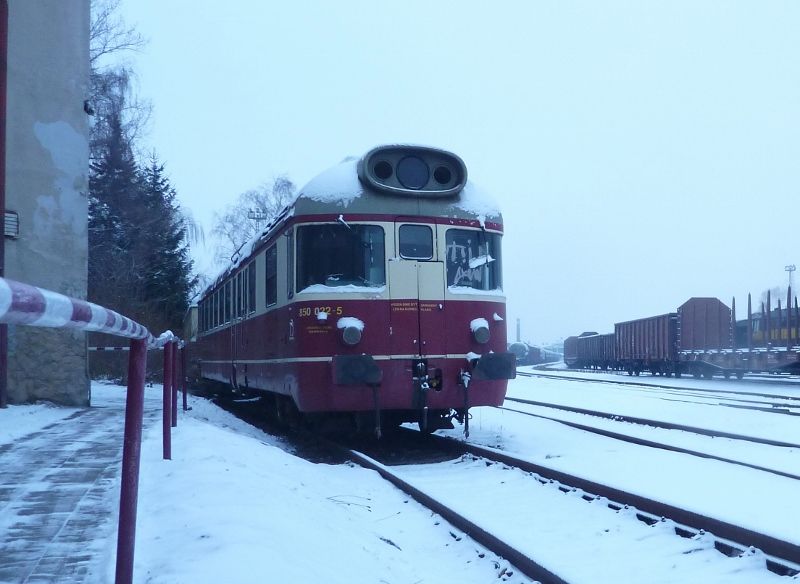 29.12 2010 850 022 a 830 193  bez lesku a pod �ir�m nebem