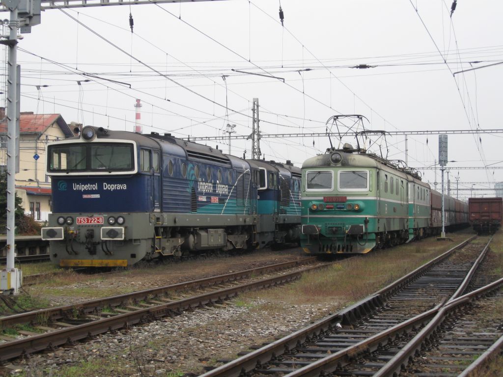 122.039+001, 753.722+717 (25. 9. 2010) Lys�/L. foto Vl. Doksansk�