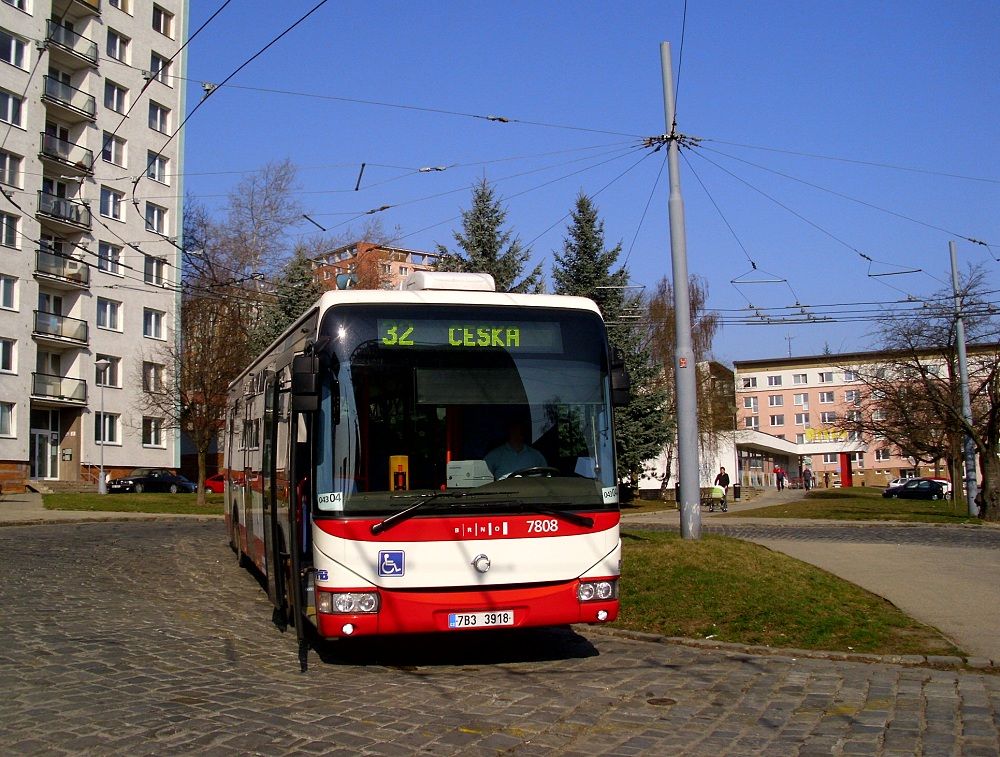 7808 ve smy�ce Srbsk� na lince 32