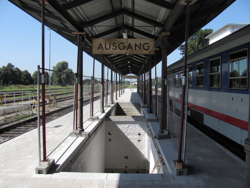 Simbach am Inn, vlak vpravo jede smr Braunau - Ried - Neumarkt-Kalham