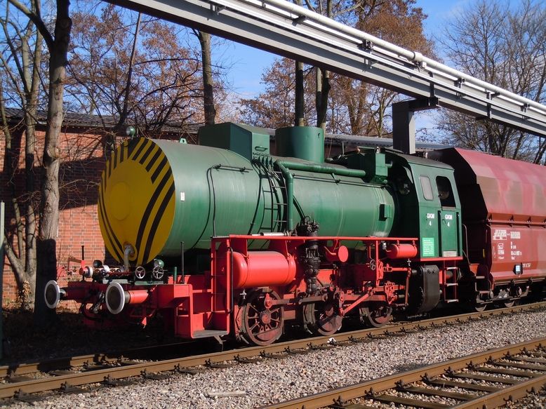 GKM 4 ped uhelnm vlakem (velk Henschel byl tehdy v dln)