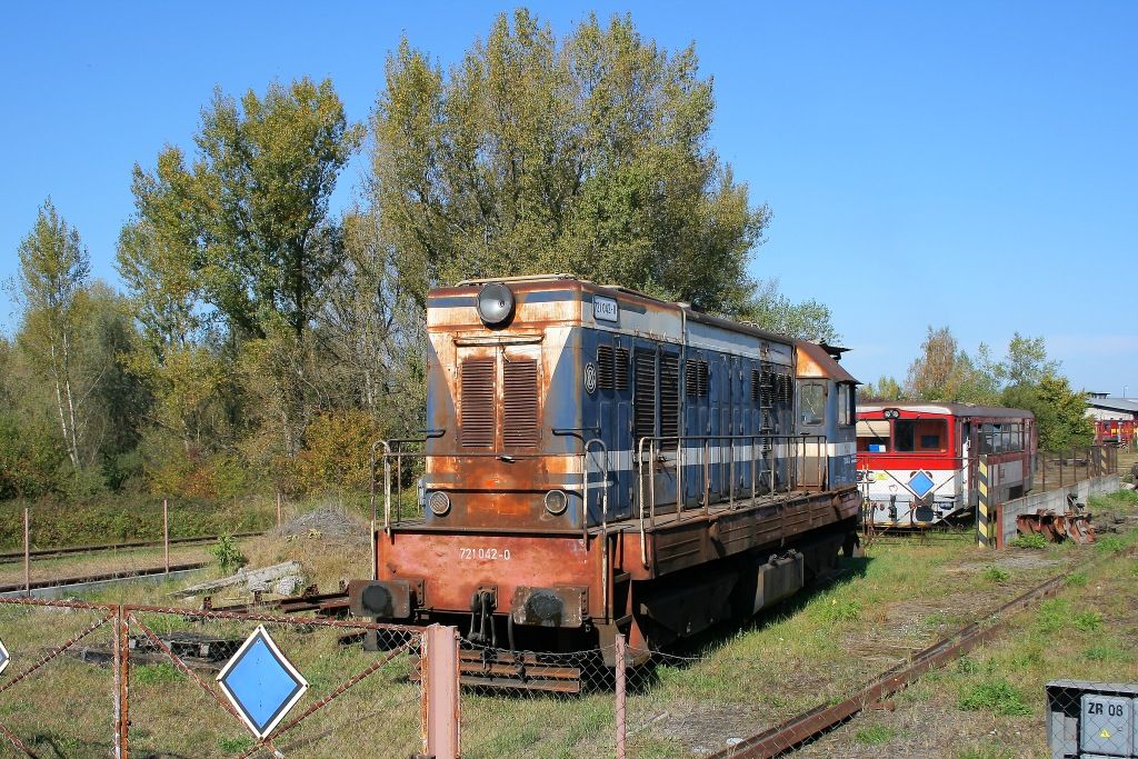 721 042