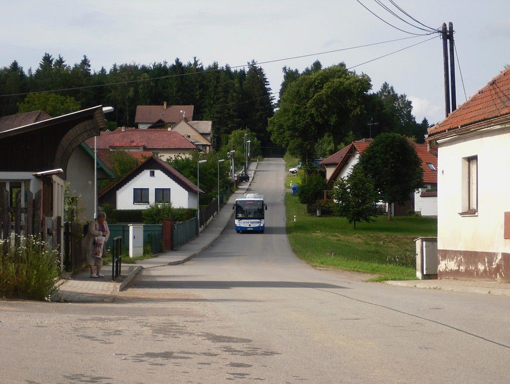 autobus p�ij�d� z...