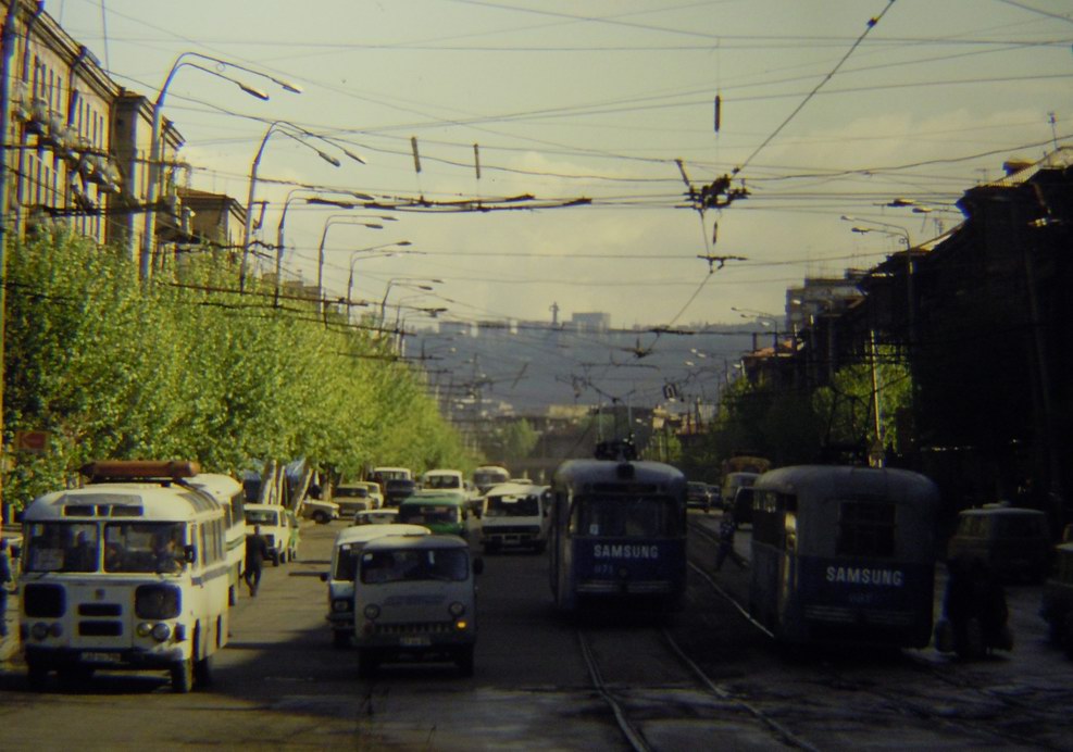 Erevan 24.04.1998 - PAZ-677, ErAZ-762 (armnsk 