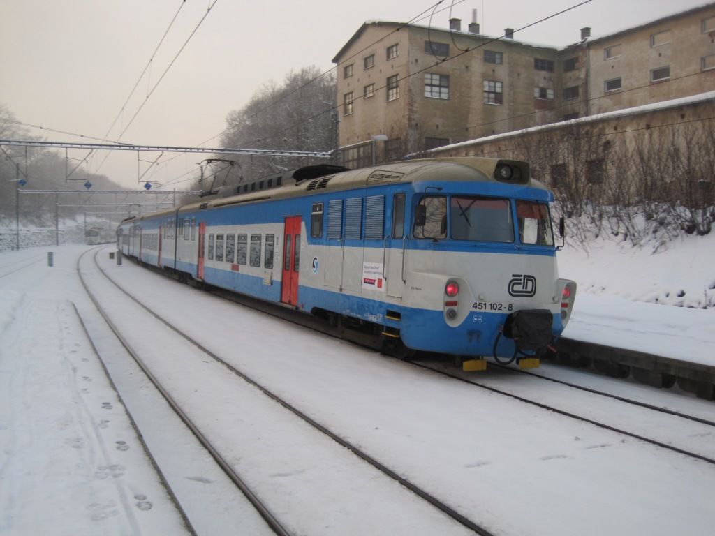 451 102