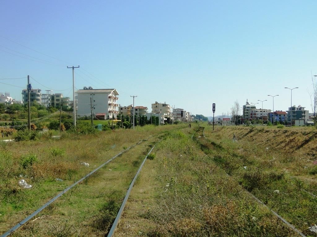 Pohled ze stanice Golem na jih