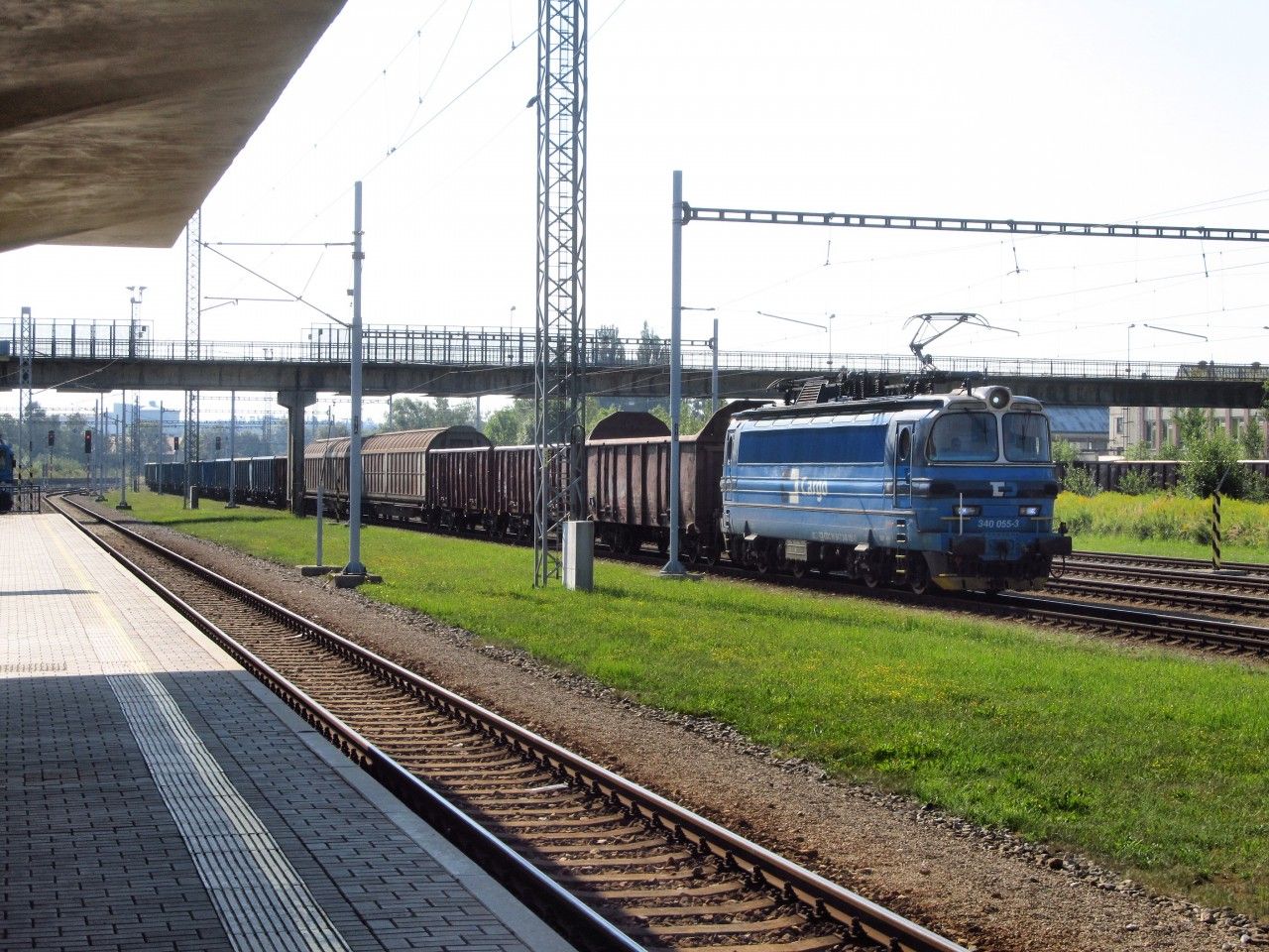 Nkladn vlak s lok. 340.055 pijel z Gmndu do . Velenic (8. 8. 2018)