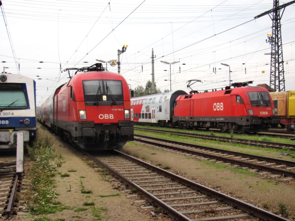 Retz, p��jezd osobn�ho vlaku ze Znojma. Pravideln� p��jezd do Retzu ve 13:16 h.