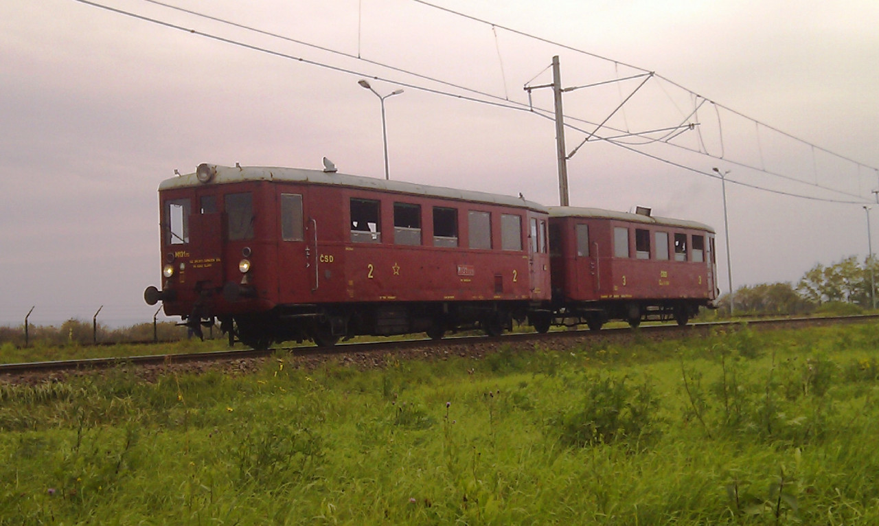 Pohled na vlak stojic ped hranic s Ukrajinou