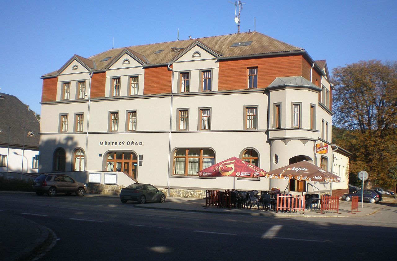 Restaurace u n�dra�� v Hradci nad Moravic� (snad 