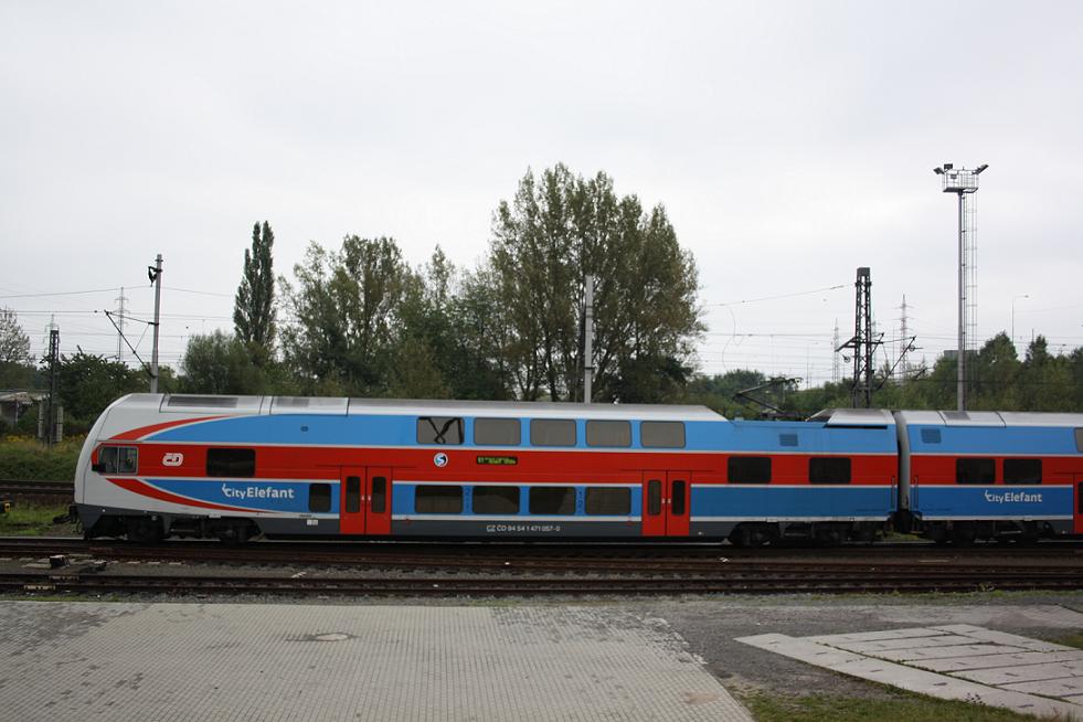 Nov� p��choz� jednotka 471.057 na Os 3415