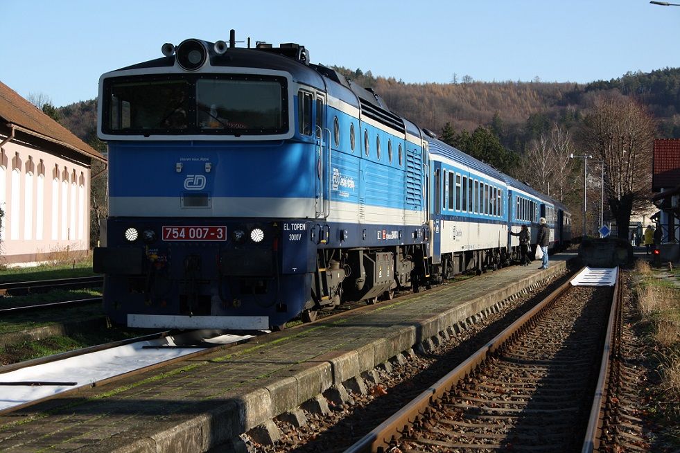 R 888 Slovck expres, R18: 754.007, Luhaovice