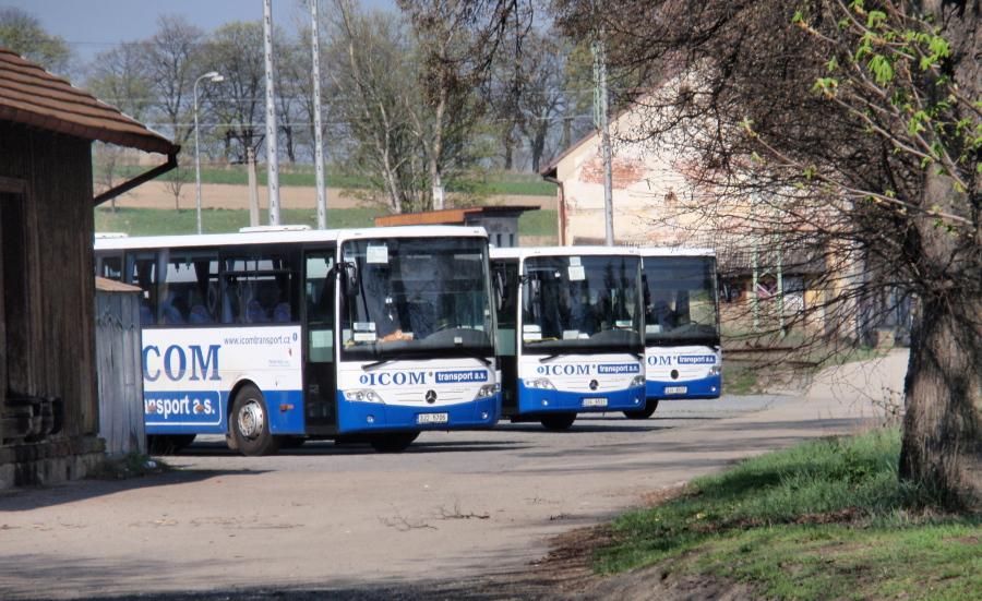 Nm욝 nad Oslavou, autobusy odstaven v sousedstv eleznin stanice