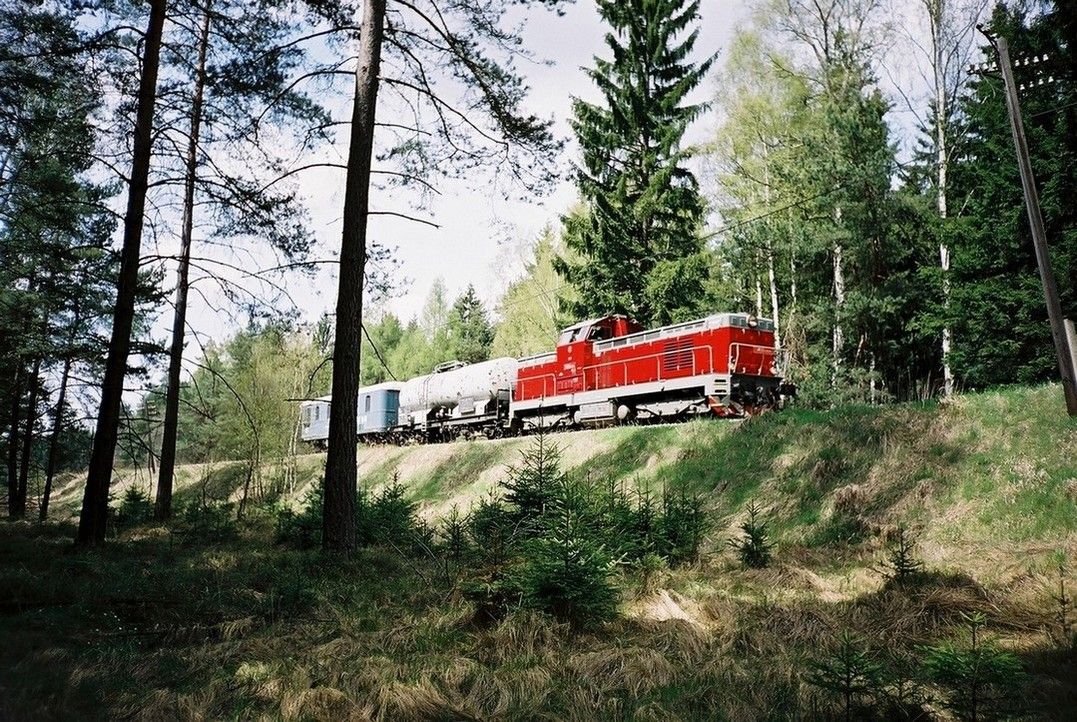 T 466.0286 se v po��rn�m vlaku z Lu�n�, bl�� k �st. �evni�ov 30.4.2005