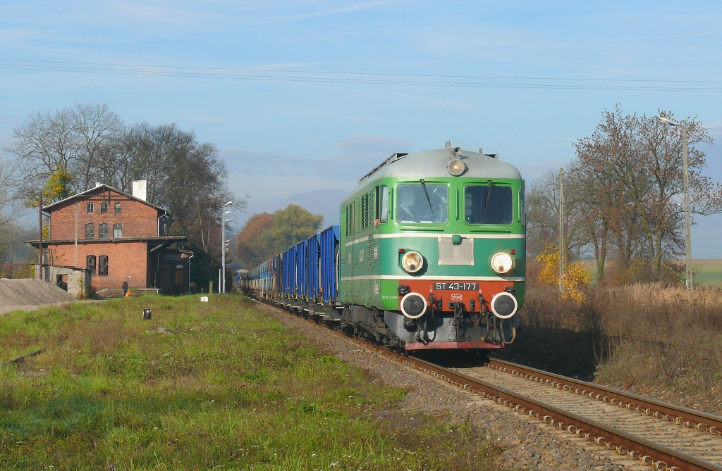 Gorzuchw Kodzki : ST 43-177 s nkladnm vlakem do Klodzka