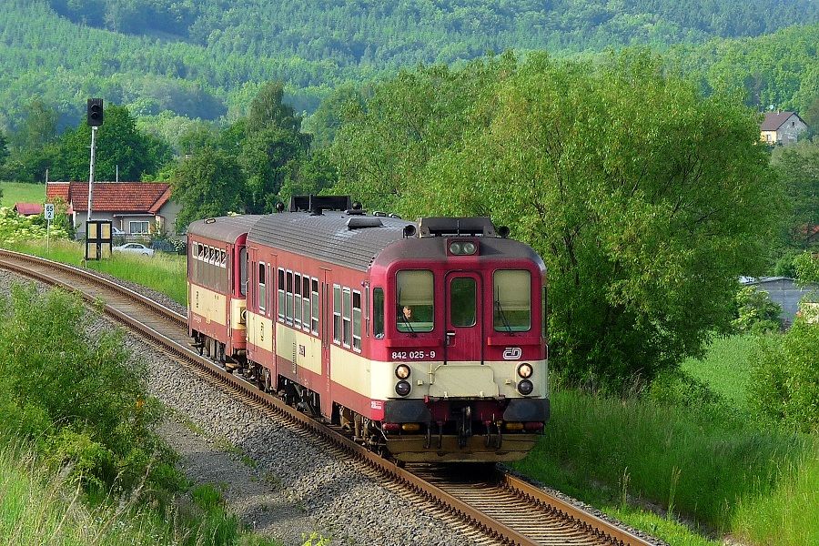 842 025-9, Krhov�, 7.6.2010, foto: Dobi� Ji��