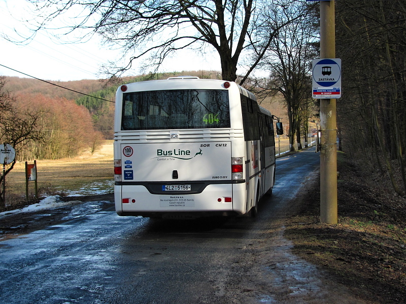 Na�t�st�, do Radostic jezd� i autobus, kter� doveze lidi (nezabl�cen�) a� do obce. :-)