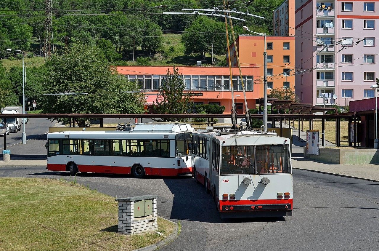 Odstaven vozy 406 a 542 linky 58 na Skalce 27. 6. 2019