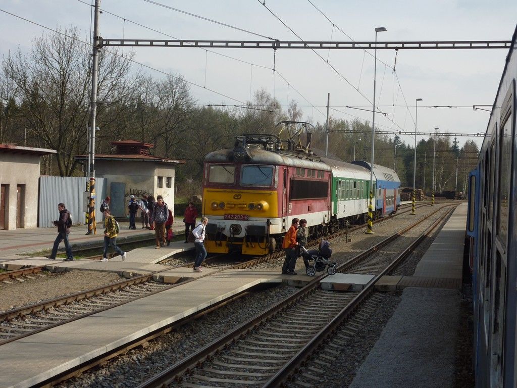 242 203-8, Os 8364, Dobron�n, 23.4.2010