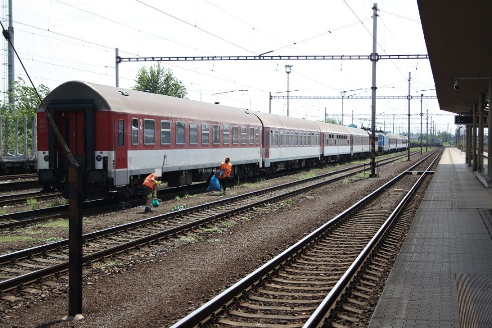 Odstaven soupravy vlak R 345 Fatra a R 347 Fatra na Svinov