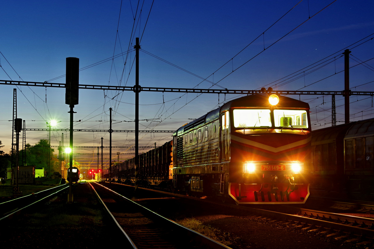 Po pjezdu vlaku do Oseka na pepah lokomotivy