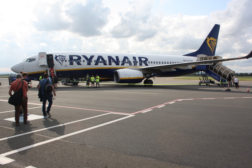 Ryanair do Londna, LLJO