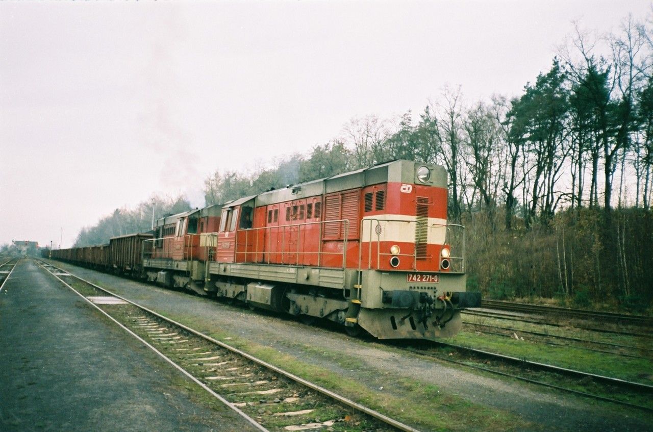 742.271+383 p�i odjezdu v �st. Lu�n� u Rak. v N�kv od Chomutova na Prahu 11.11.2002
