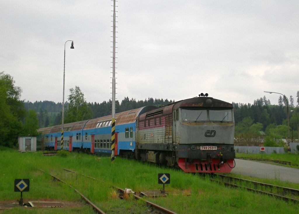 749.253 odstavena ve Zru�i