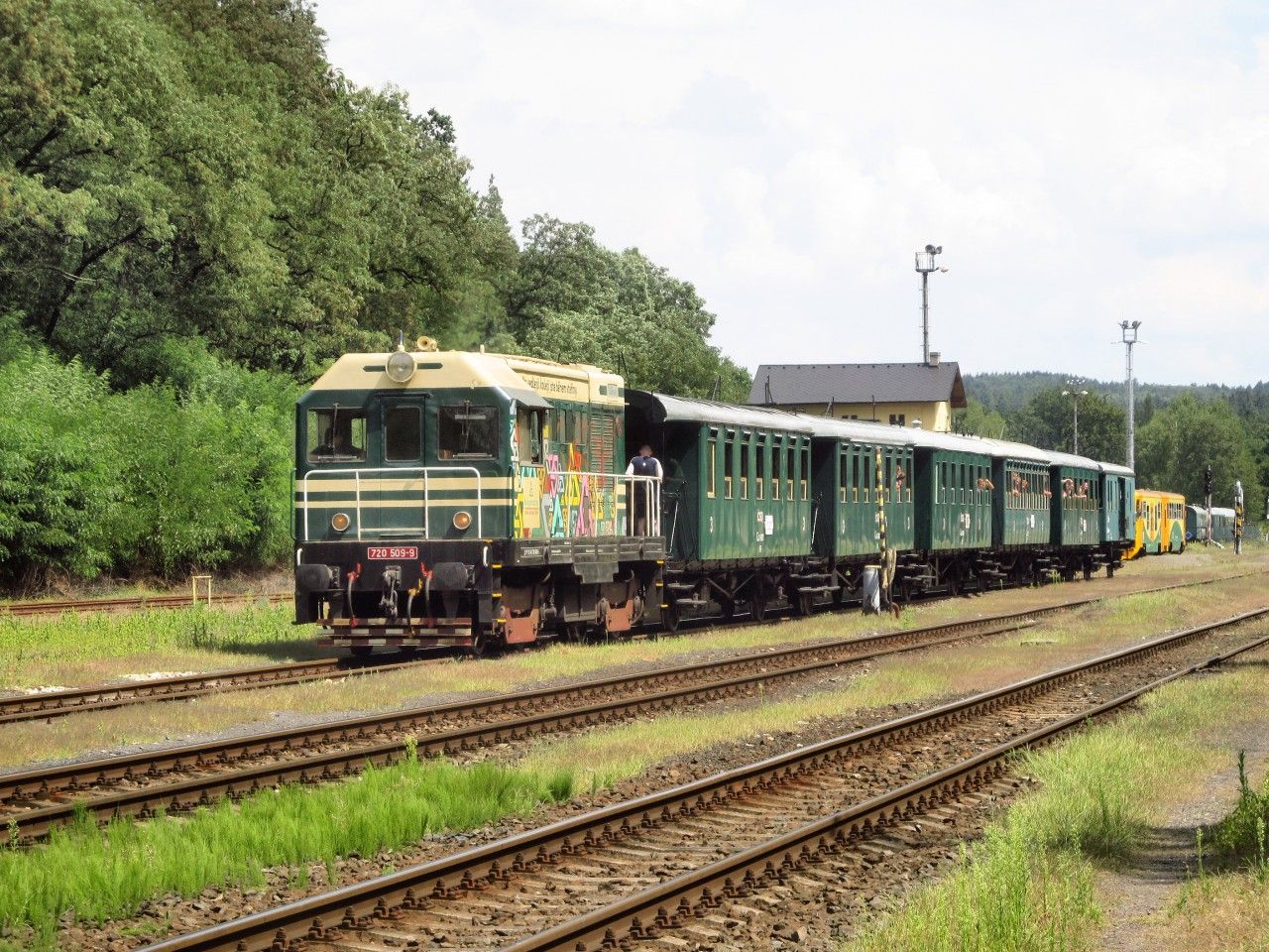 Muzejn vlak do Koleovic s 720.509 (zkaz parnch lok. kvli suchu); Lun u Rak. 28. 7. 2018