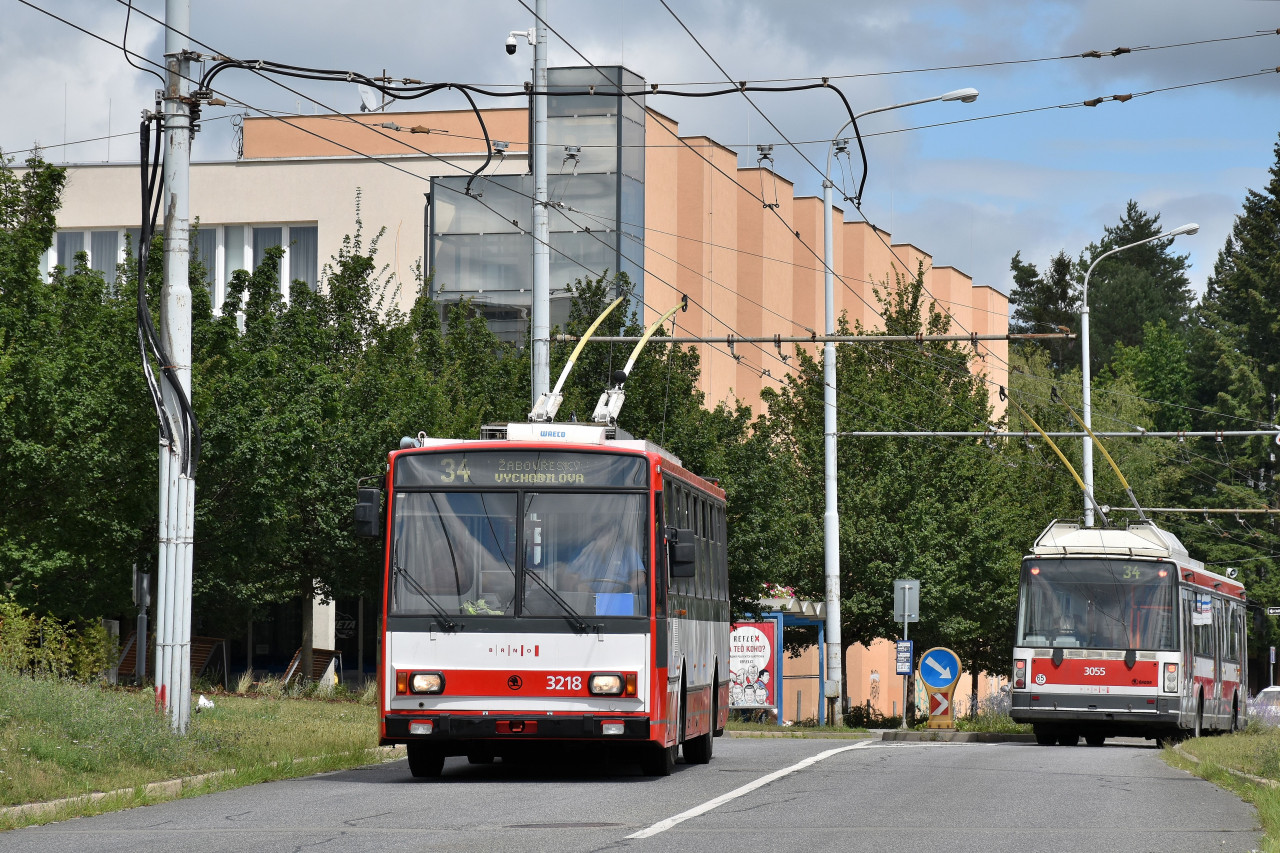 Mjen voz 3218 a 3055 na Makovskho nmst 8. 7. 2022