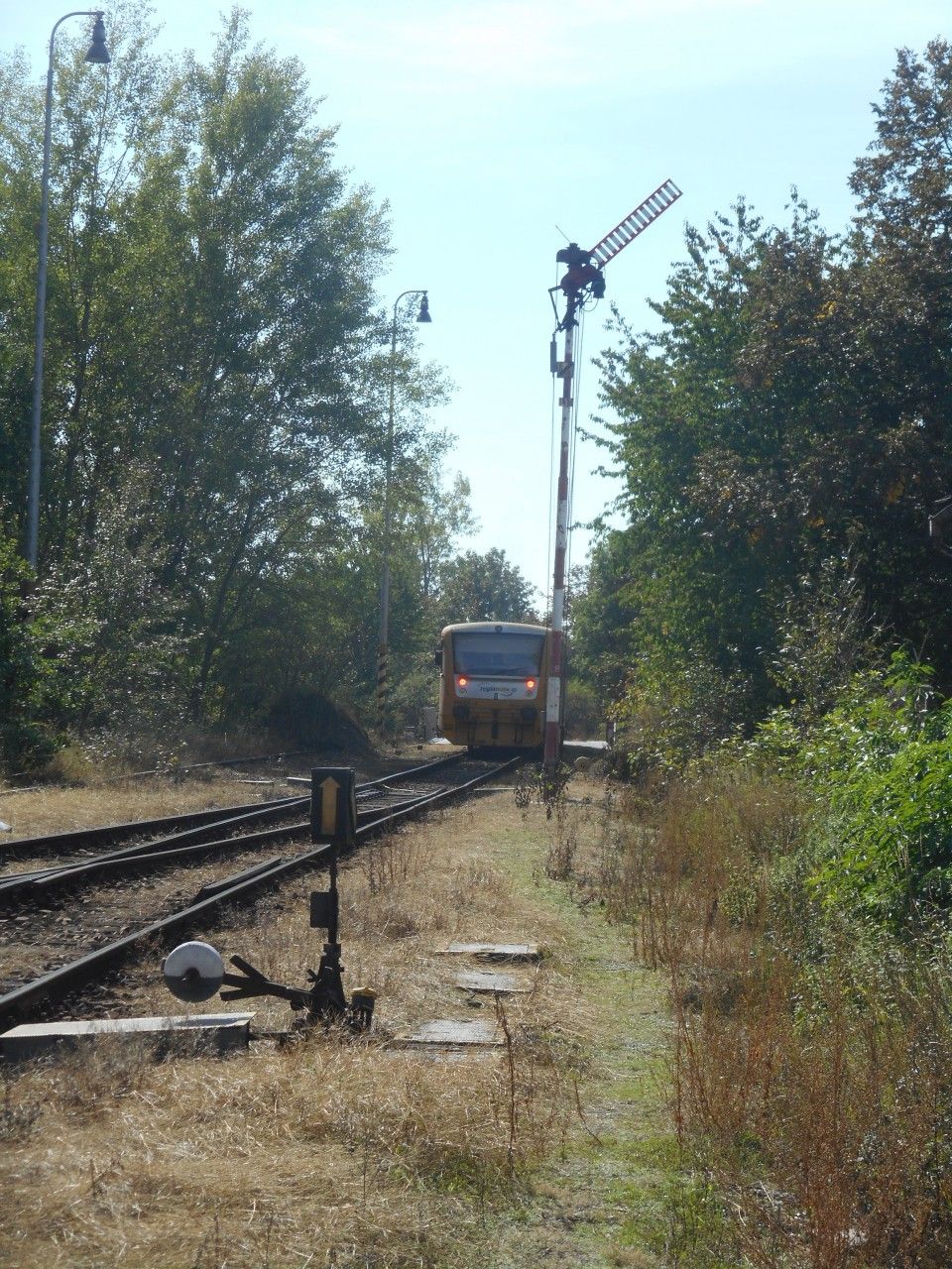 Odjezdov� n�v�stidlo na ra�ick�m zhlav�. 