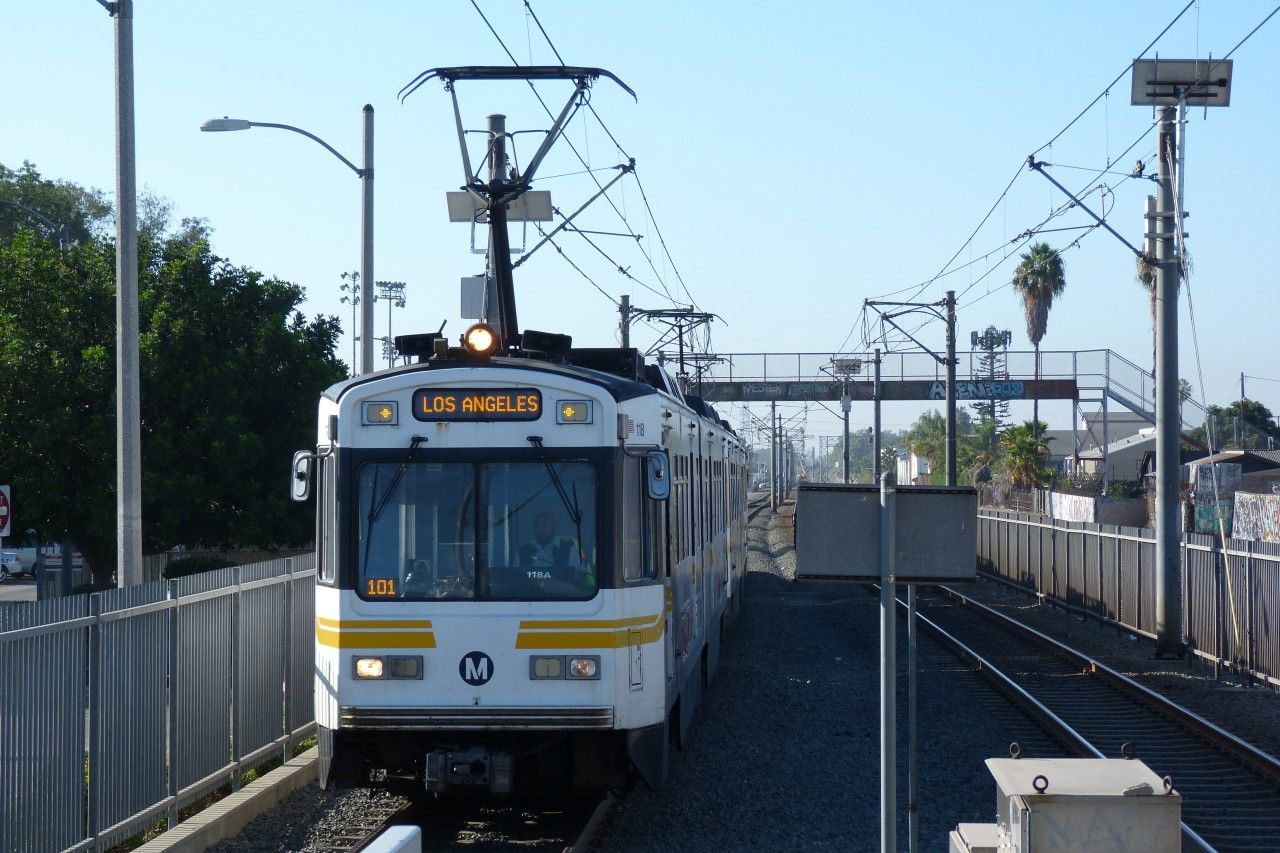 Los Angeles, stanice Florence a pijdjc vlak Blue line, 2016