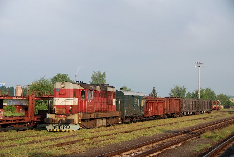 742.217, Turnov, Mn83711 do Star Paky, 7.5.2009 (foto: Vla Musil)