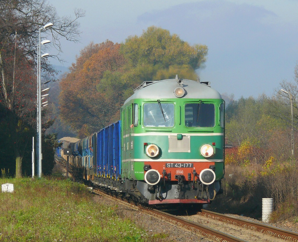 Gorzuchw Kodzki : ST 43-177 s nkladnm vlakem do Klodzka