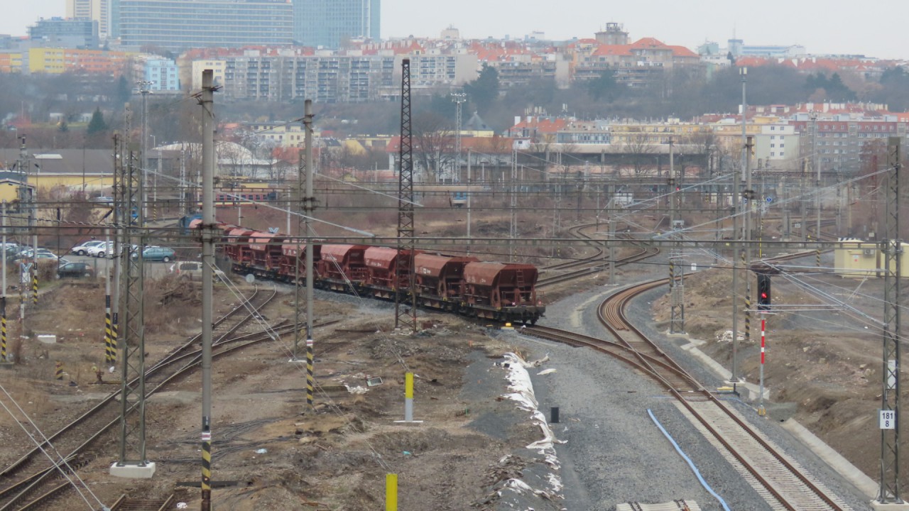 Praha-Vrovice 2.3.2019: 102d - propojen do depa je zasypn