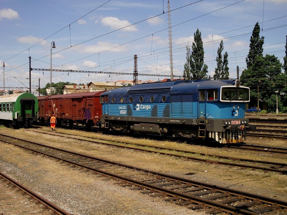 753.756 v nkl. vlaku v st. Praha-Vrovice, 4.6.2010