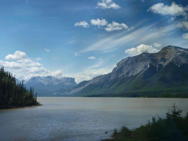 Skalist hory a eka Athabasca