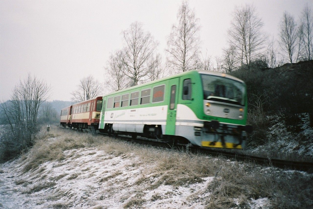 812.613 v Os 7705 z Berouna na vjezdu st. Rakovn�k, 9.1.2003