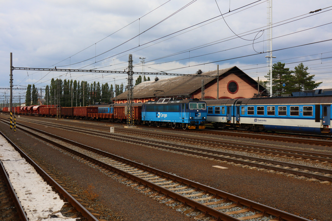 Lokomotiva 363.029 s vlakem Pn 62101 (esk Tebov - Beclav) opout Olomouc